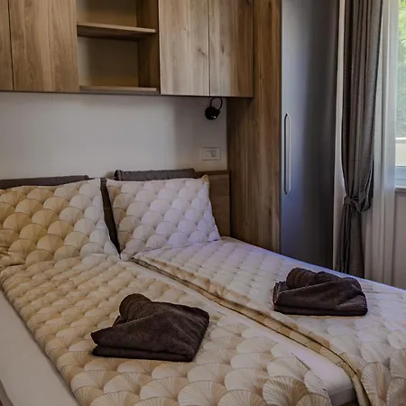 Villa Dino With Private Parking & Pool