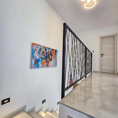 Dino With Private Parking & Pool Pula