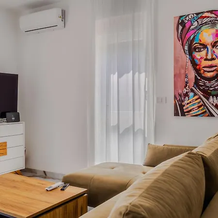 Villa Dino With Private Parking & Pool *