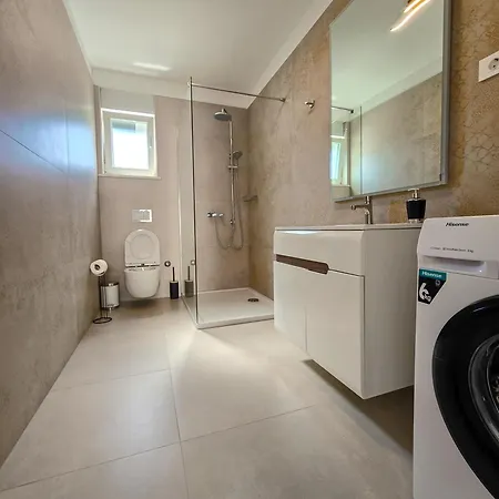 Dino With Private Parking & Pool Villa