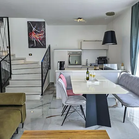 Dino With Private Parking & Pool * Пула