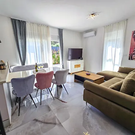 Вилла Dino With Private Parking & Pool Пула